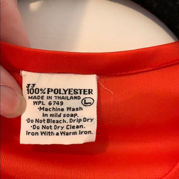 Red tank - Picture 3 of 4